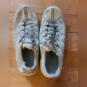 LL Bean Water Shoes Sz 9 Light Green